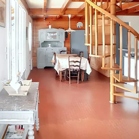 Maison Accueillante A Avec Jardin Et Cheminee