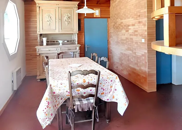 Maison Accueillante A Avec Jardin Et Cheminee *